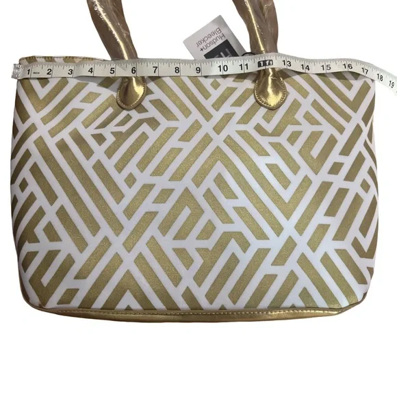 Hudson + Bleeker Gold Labyrinth Print Tote - Picture 12 of 16